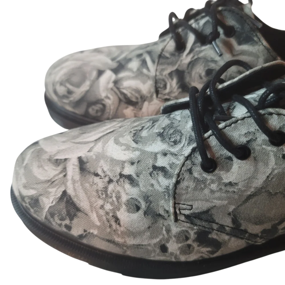 Dr MARTENS 1461 Lester Blk/Wht Skull/ Roses Shoes RARE FIND. SIZE 9 US L/ 8 US M - Picture 2 of 5